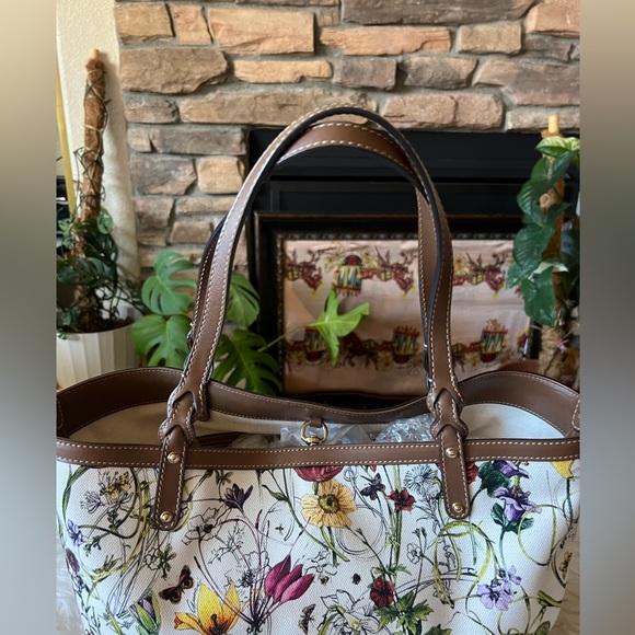 EUC Like new GUCCI FLORA GARDEN TOTE - Picture 3 of 16